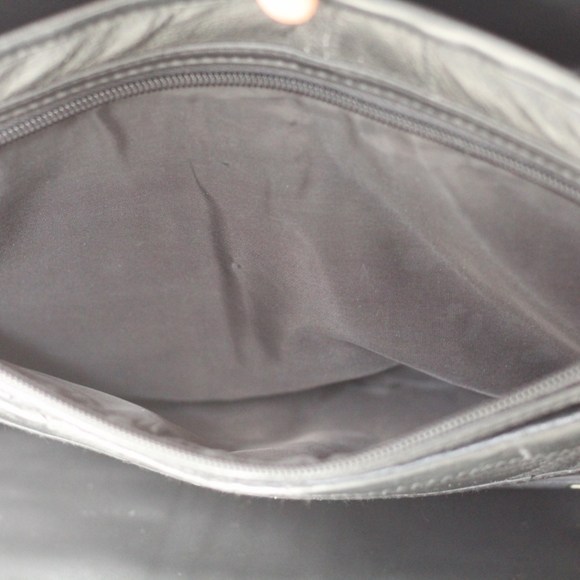 Vintage Black Leather Multi-Pocket Messenger Bag- Pre-owned - Picture 12 of 15